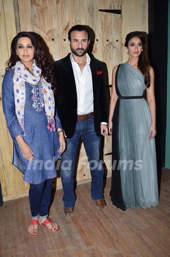 Sonali Bendre, Saif Ali Khan and Ileana D'Cruz  pose for the media at the Promotions of Happy Ending
