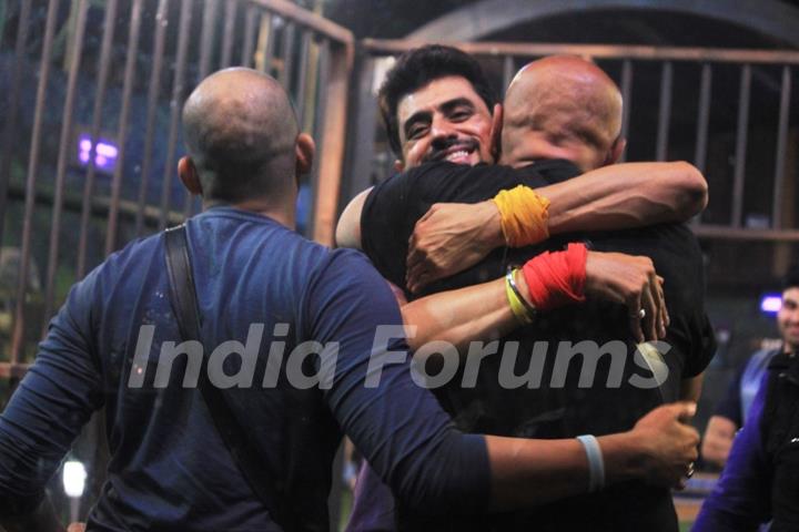 Pritam Singh hugs Puneet Issar in Bigg Boss 8