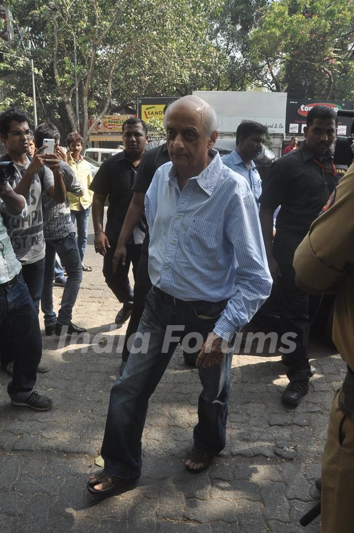 Mukesh Bhatt was snapped at Ravi Chopra's Funeral