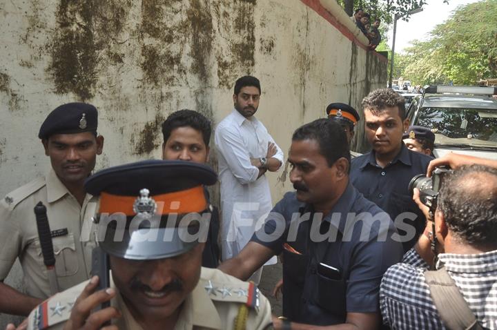 Abhishek Bachchan was snapped at Ravi Chopra's Funeral to pay homage