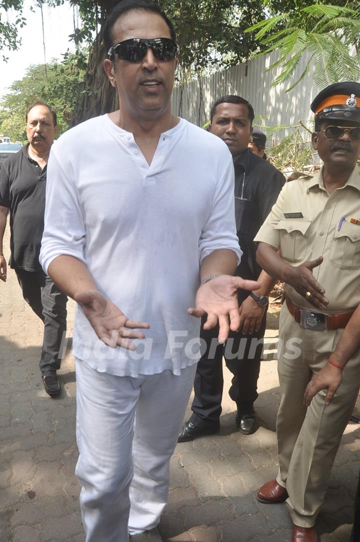 Vindoo Dara Singh was snapped at Ravi Chopra's Funeral