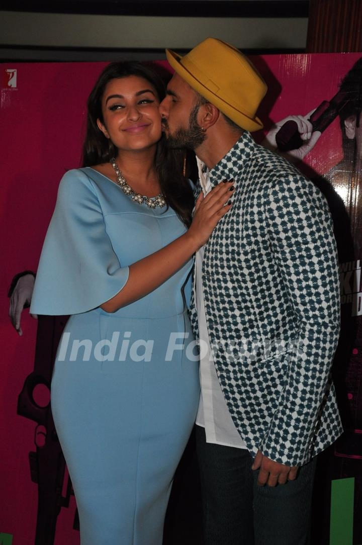 Ranveer Singh gives Parineeti a kiss at the Special Screening of Kill Dil