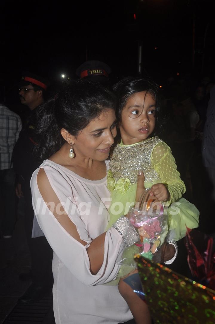 Sonali Kulkarni with her daughter at Aradhya Bachchan's Birthday Bash