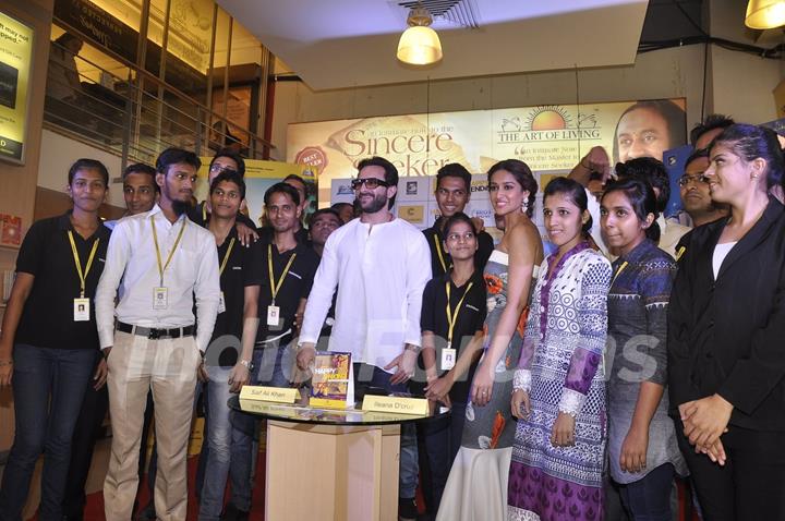 Saif Ali Khan and Ileana D'Cruz pose with the staff of Crossword at the Promotions of Happy Ending