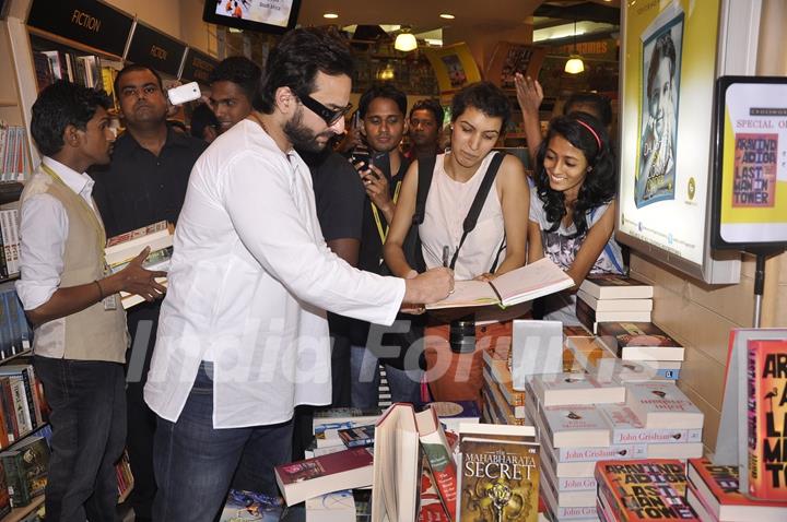 Saif Ali Khan signs autograph for his fans at the Promotions of Happy Ending