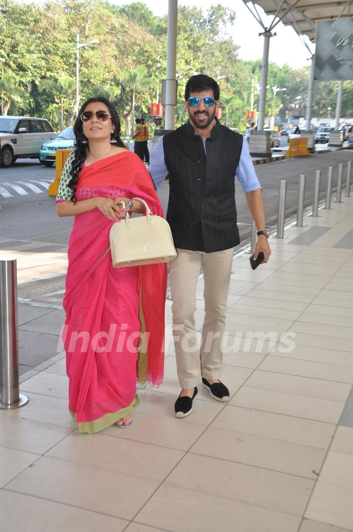 Mini Mathur and Kabir Khan pose for the media at airport while leaving for Arpita Khan's Wedding