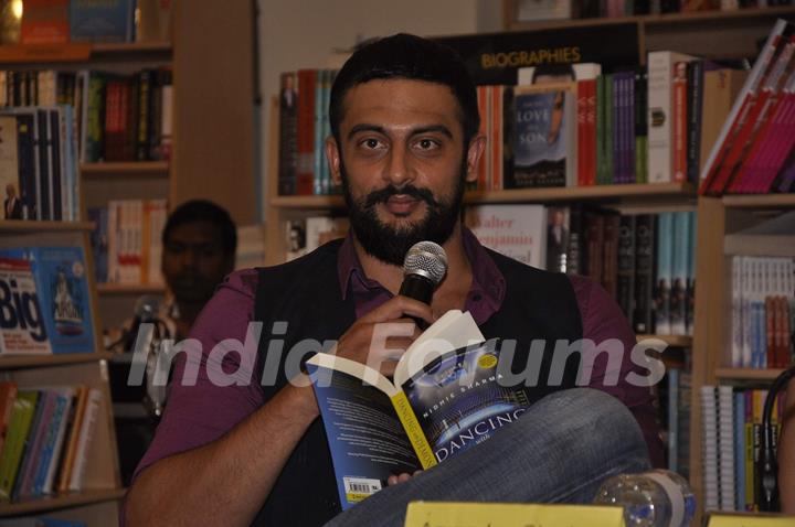 Arunoday Singh reads a chapter from Nidhie Sharma's Book at the Launch