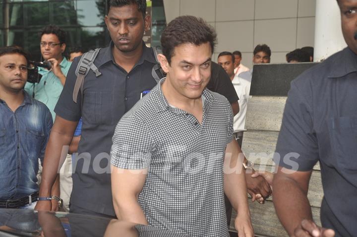 Aamir Khan was snapped at airport while returning from Arpita Khan's Wedding