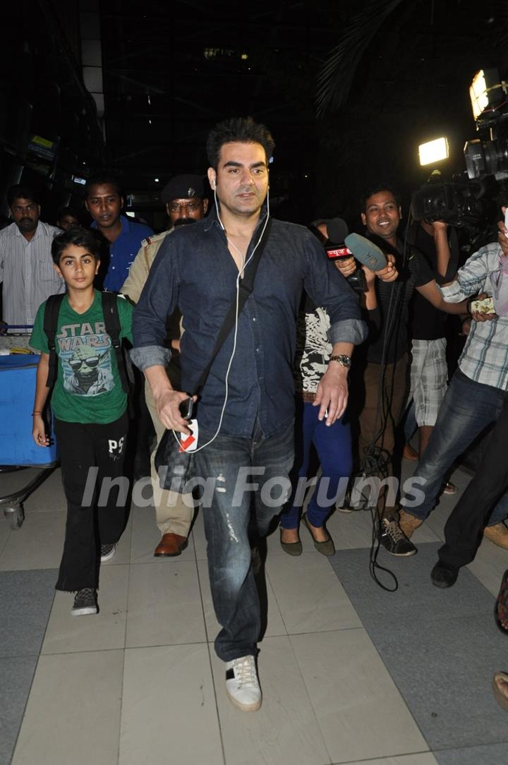 Arbaaz Khan was snapped at airport while returning from Arpita Khan's Wedding