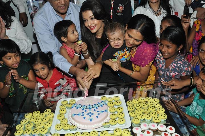 Aishwarya Rai Bachchan cutting cake with Children at Smile Train Organisation