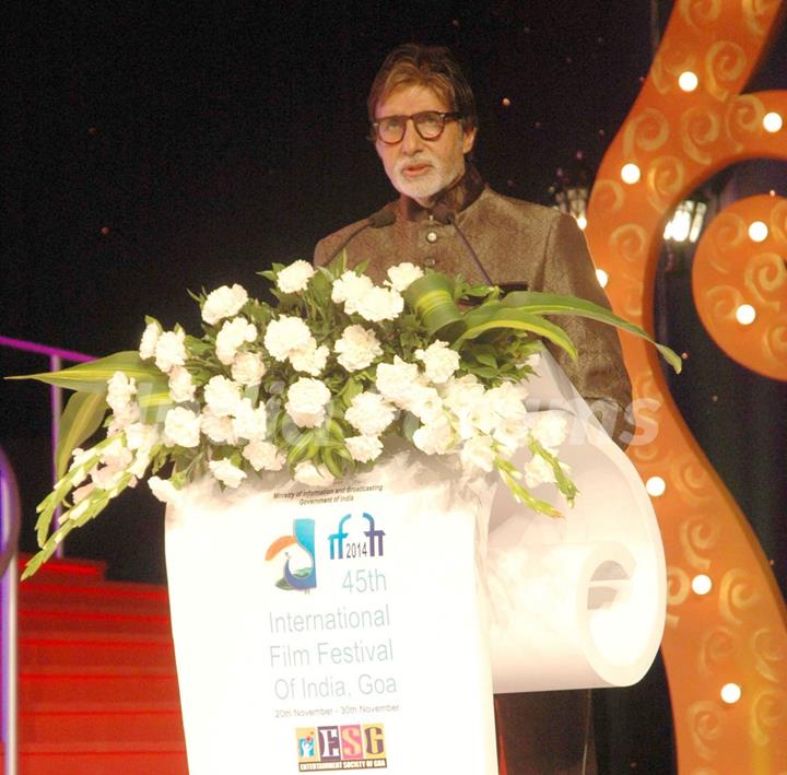 Amitabh Bachchan addressing the audience at Goa Film Festival