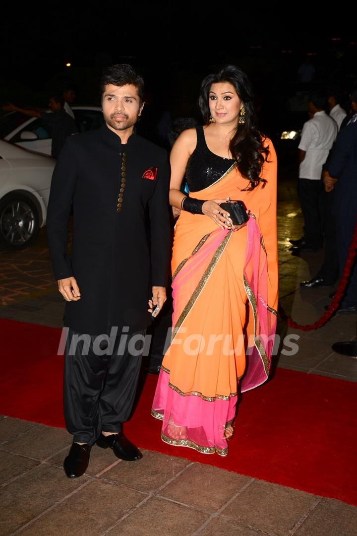 Himesh Reshammiya poses with wife at Arpita Khan's Wedding Reception