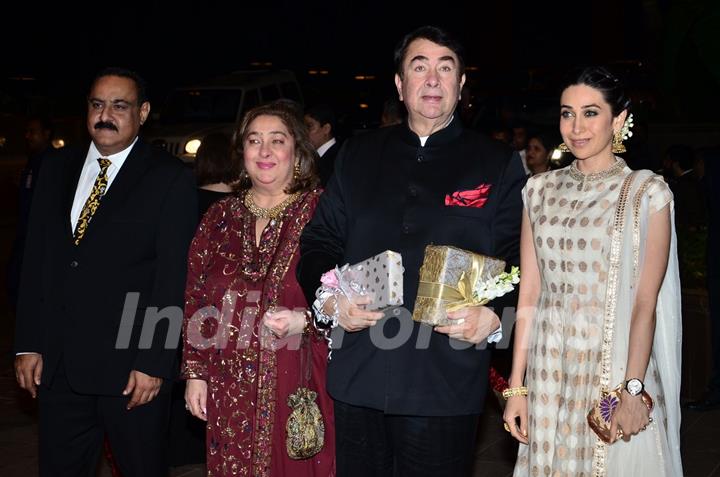 Karisma Kapoor with father Randhir Kapoor, Aunt Reema and Uncle Mohan Jain