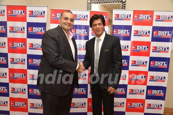 Shah Rukh Khan shakes hands with an official of DHFL