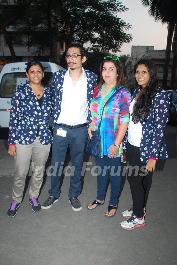 Farah Khan poses with the members of the Pet Adoptathon 2014