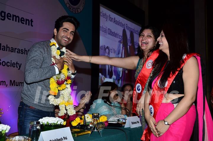 Ayushmann Khurrana felicitated with flower garland at Fertility Conference