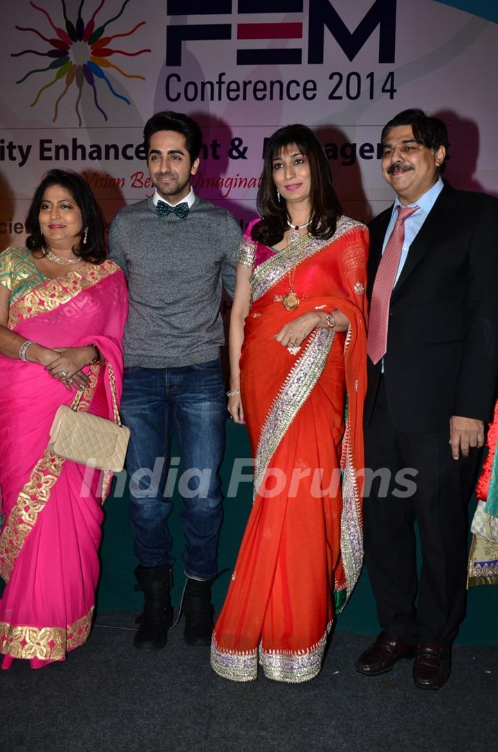 Ayushmann Khurrana poses with members at Fertility Conference