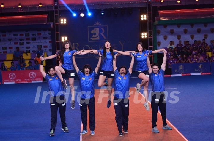 Chandigarh Cubs perfroming at the Opening Ceremony of Box Cricket League