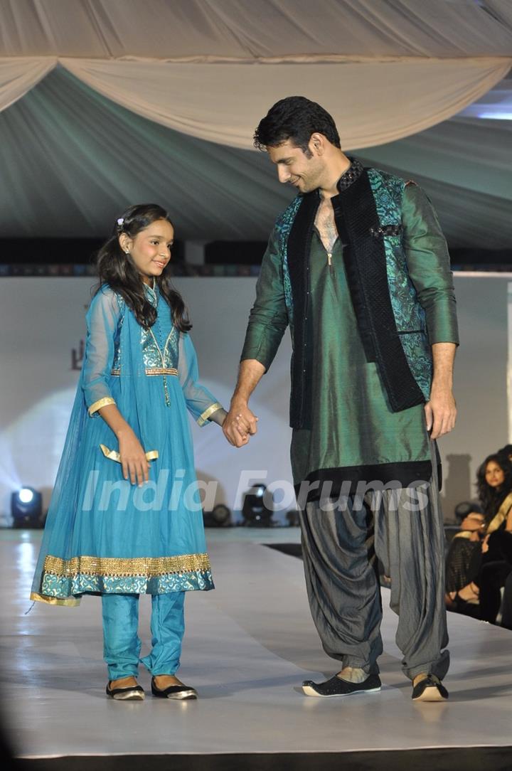 Viraf Phiroz Patel walks the ramp with a small girl at Wellingkar's 26/11 Tribute