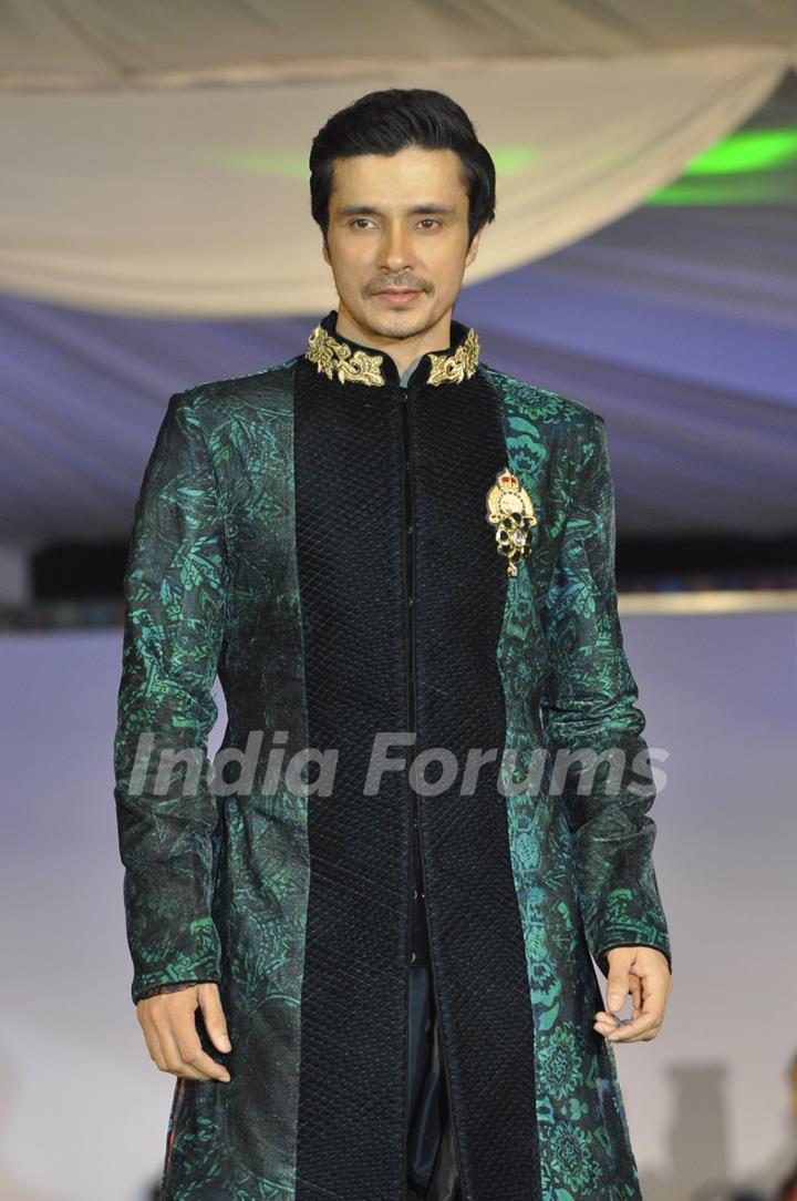 Darshan Kumar walks the ramp at Wellingkar's 26/11 Tribute