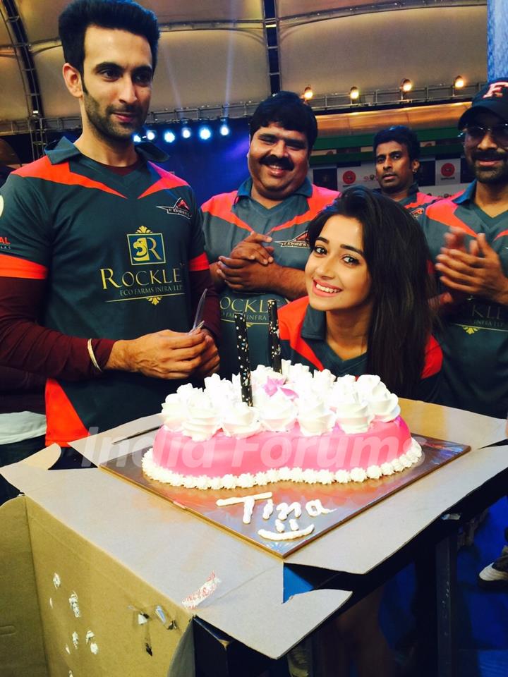 Tina Dutta poses with her Birthday Cake