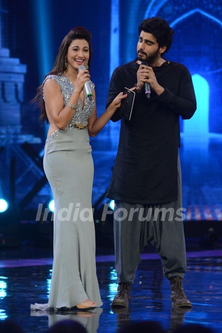 Gauahar Khan in a gig with Arjun Kapoor at the Grand Finale of India's Raw Star