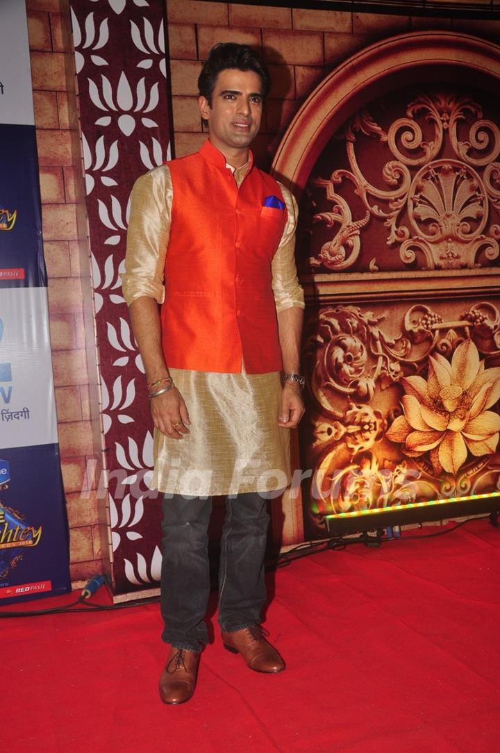 Mohit Malik poses for the media at Zee Rishtey Awards