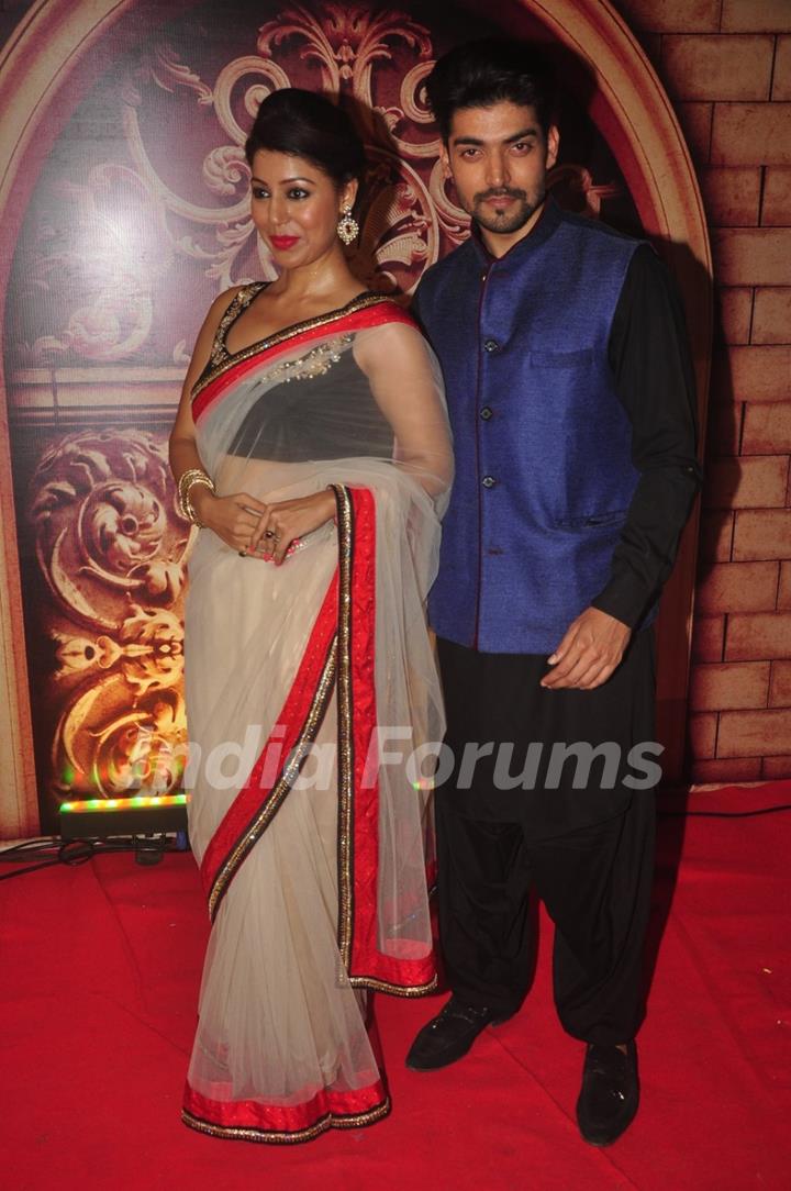 Gurmeet Choudhary and Debina Bonnerjee Choudhary pose for the media at Zee Rishtey Awards