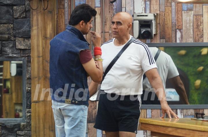 Pritam and Puneet chat at Bigg Boss 8