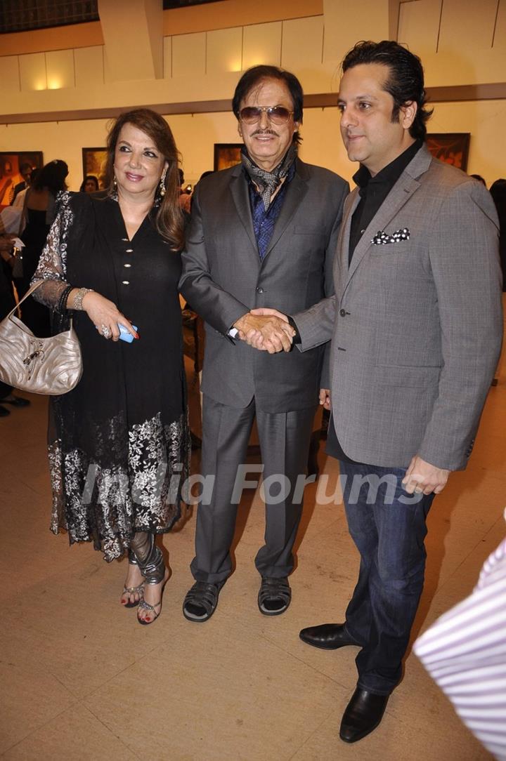 Fardeen Khan poses with Sanjay Khan and Zarina Khan at Camel Colors Exhibition