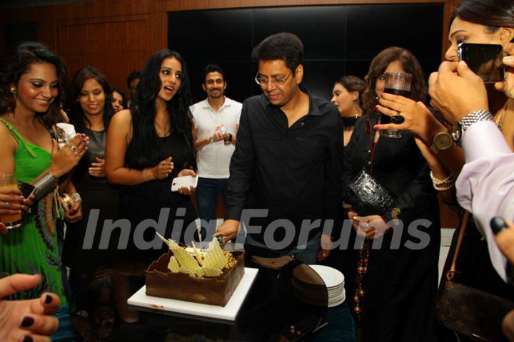 Anand Saxena cuts his Birthday Cake at his Bash