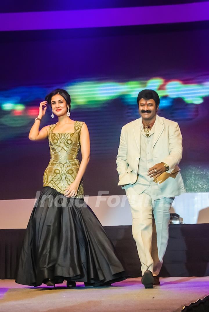 Sonal Chauhan walks the ramp at HudHud Relief Fundraising Campaign