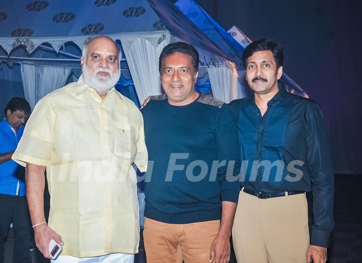 Prakash Raj poses with friends at HudHud Relief Fundraising Campaign