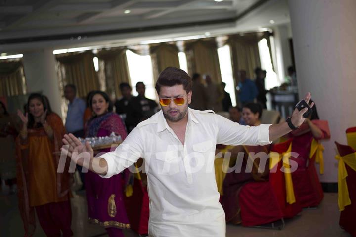 Rohit Nag shakes a leg at Aishwarya Sakhuja's Mehendi and Engagement Function