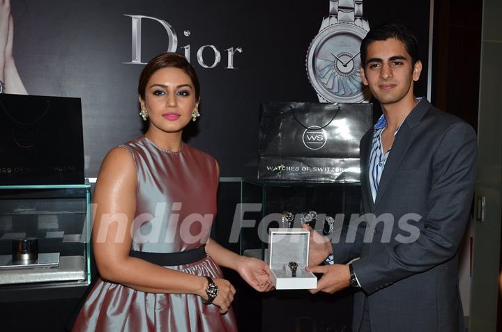 Huma Qureshi felicitated at the Watches of the World Showroom