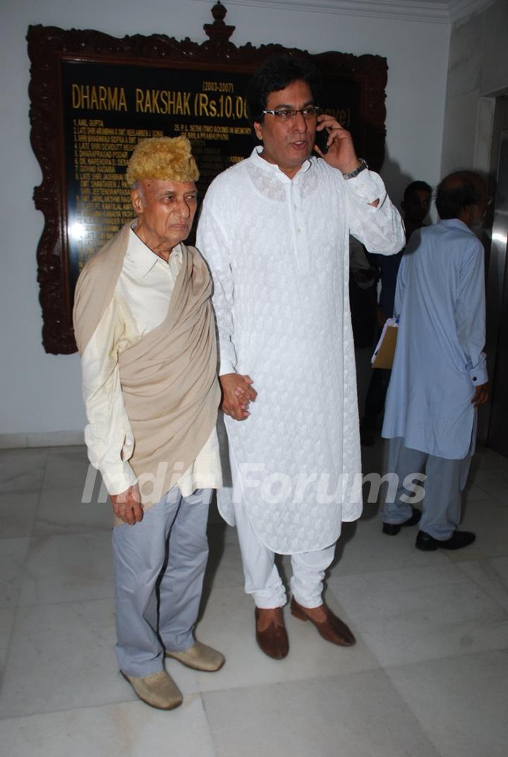 Talat Aziz was at the Prayer Meet For Megha Jalota