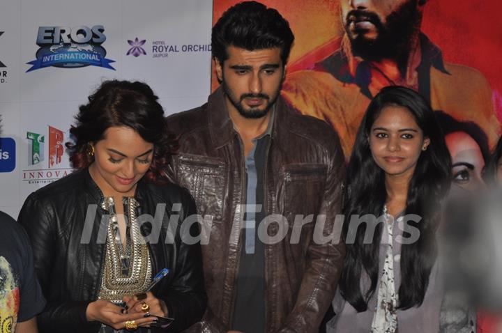 Arjun Kapoor and Sonakshi Sinha snapped at the Promotions of Tevar at Jaipur