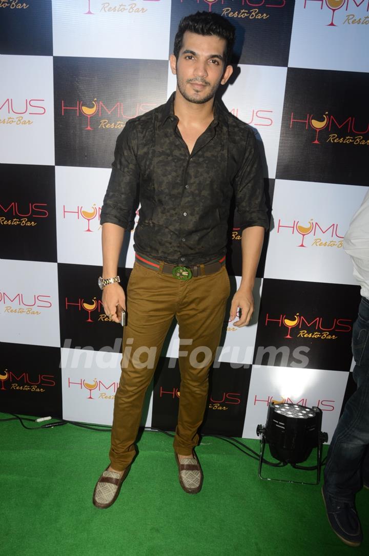 Arjun Bijlani poses for the media at A Soiree Evening at HYMUS