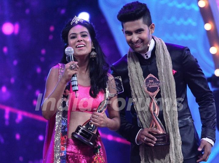 Nia Sharma and Ravi Dubey from Jamai Raja won the New Jodi Award at Zee Rishtey Awards 2014