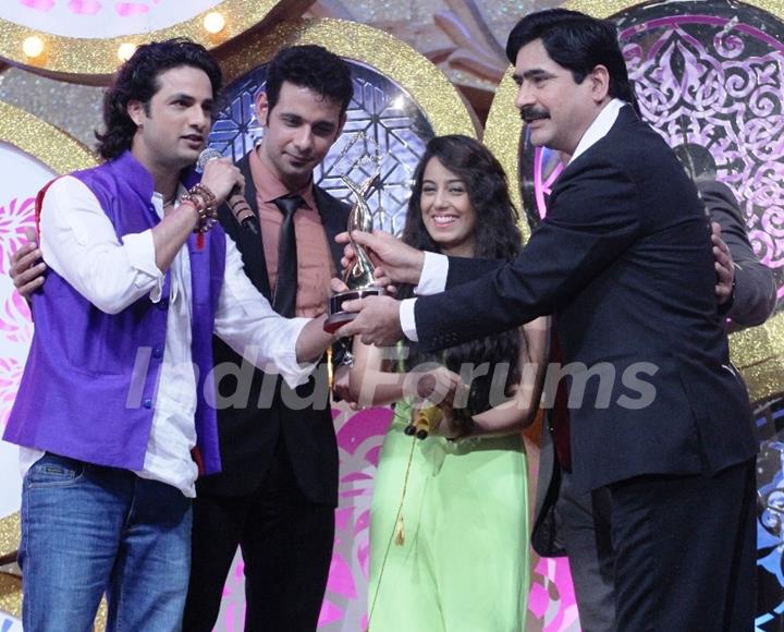 Yashpal Sharma and Himanshu Soni won the BEst Dosti Award at Zee Rishtey Awards 2014