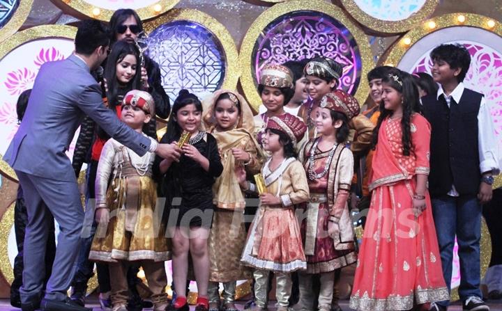 Zee TV Child Actors at Zee Rishtey Awards 2014