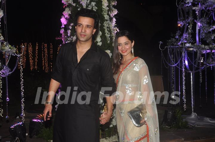 Aamir Ali poses with Sanjeeda Shaikh at the Sangeet Ceremony of Riddhi Malhotra and Tejas Talwalkar