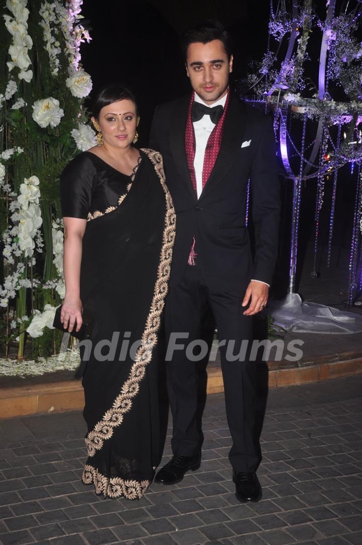 Imran Khan poses with wife Avantika at Sangeet Ceremony of Riddhi Malhotra and Tejas Talwalkar