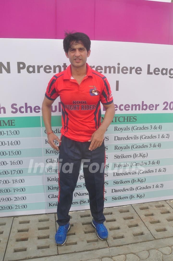 Hiten Tejwani poses for the media at JBCN School Premiere Legaue