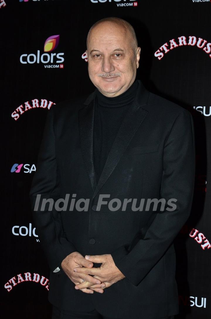 Anupam Kher poses for the media at Sansui Stardust Awards Red Carpet