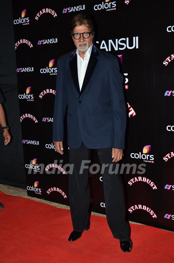 Amitabh Bachchan poses for the media at Sansui Stardust Awards Red Carpet