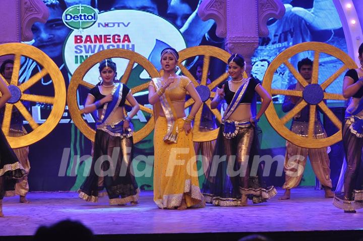 Mouni Roy performs at NDTV Cleanathon Hosted by Amitabh Bachchan