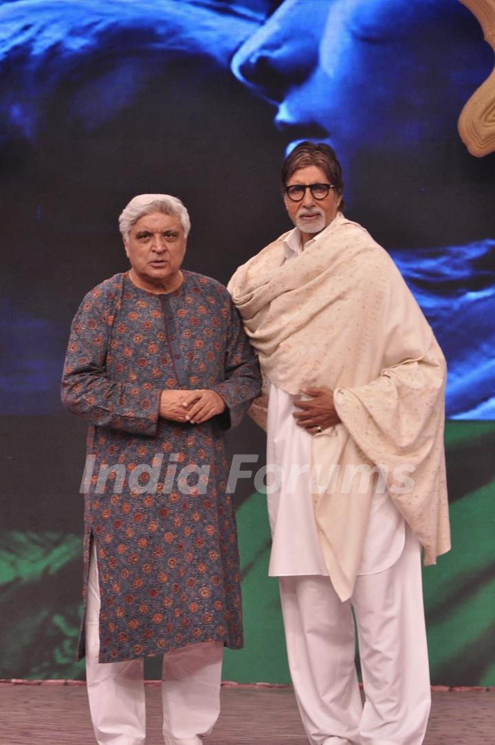 Javed Akhtar poses with Amitabh Bachchan at the NDTV Cleanathon