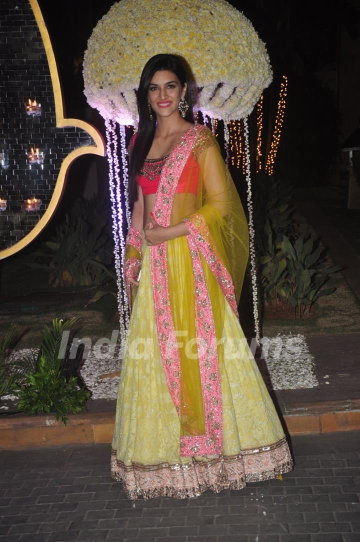 Kriti Sanon poses for the media at the Wedding Reception of Riddhi Malhotra and Tejas Talwalkar