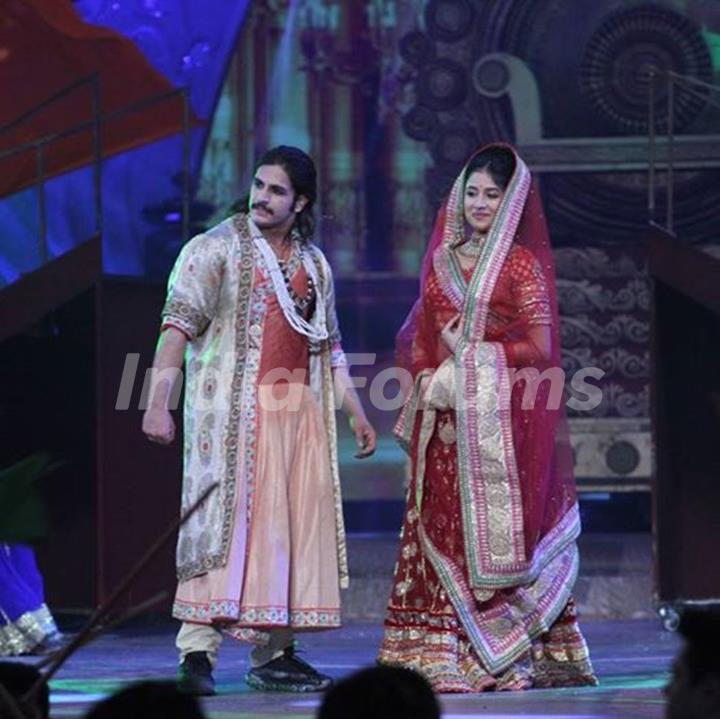 Rajat tokas and Paridhi sharma in Zee Rishtey Awards